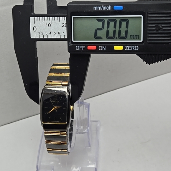 Womens Vintage Pulsar Watch Black Gold Tone Rectangle V401-6080 New Battery - Picture 4 of 9